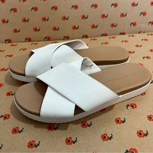 ✨ Amazon Essentials Women’s White Slides Sandals 9